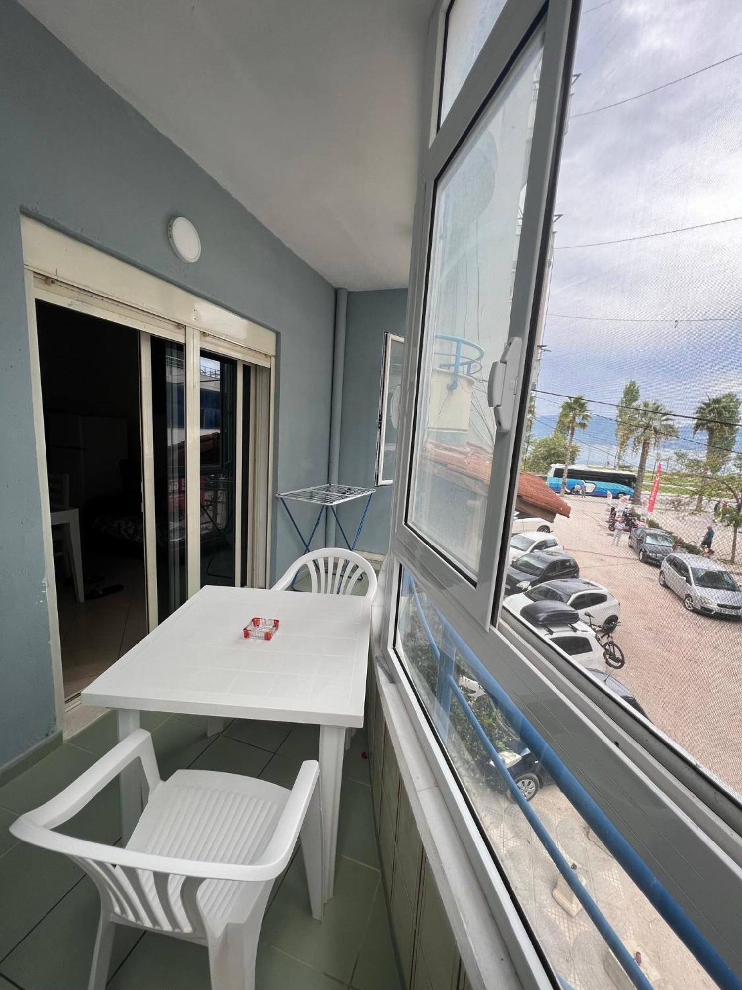 Vivi La Tua Vacanza Con L'Appartamento 1 Di Ervin! Enjoy Your Holiday With Ervin'S Apartment 1! Vlore Exterior photo